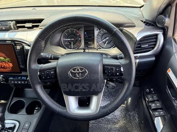 Toyota Hilux 2021 Gold