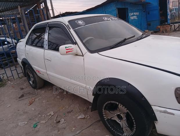 Toyota Corolla 2002 White