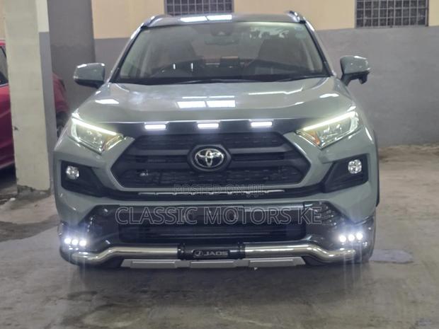 Toyota RAV4 2021 Green