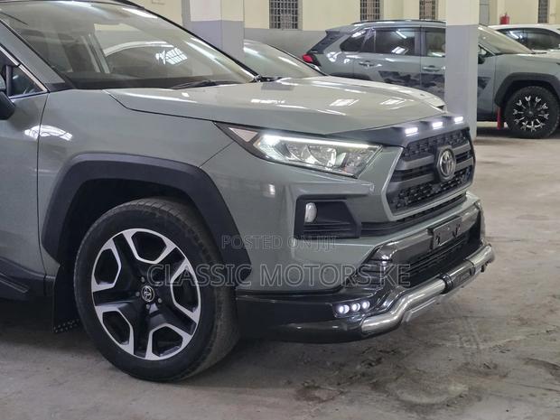Toyota RAV4 2021 Green