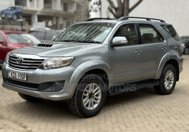 Toyota Fortuner 2.5 D AWD 2014 Gray