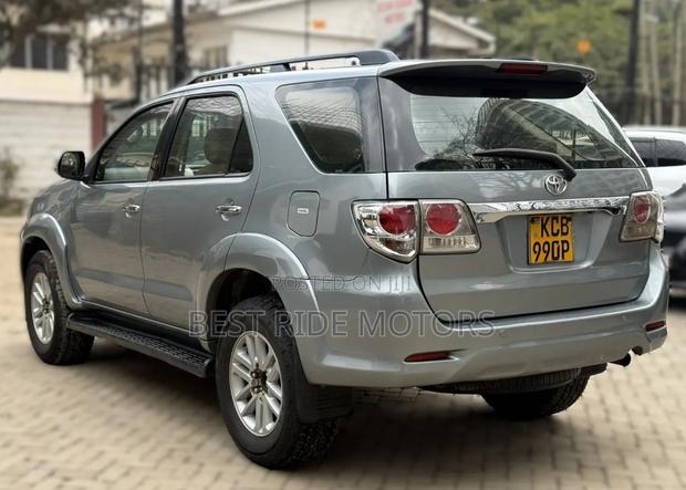 Toyota Fortuner 2.5 D AWD 2014 Gray