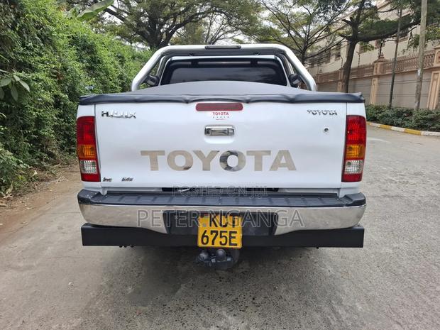 Toyota Hilux 2012 White