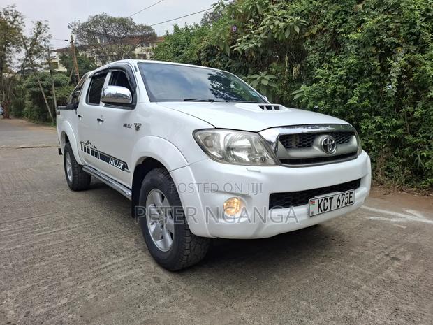 Toyota Hilux 2012 White