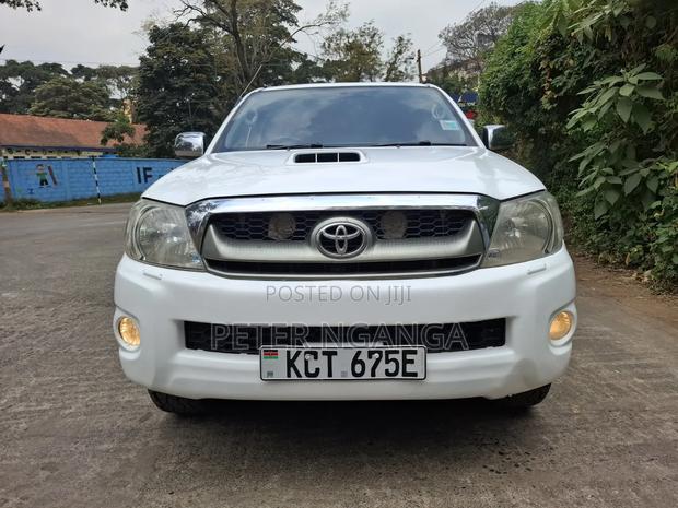 Toyota Hilux 2012 White