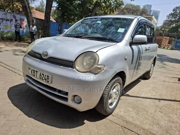 Toyota Sienta 2006 Silver