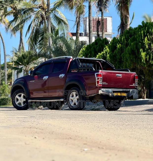 Isuzu D-MAX 2014 Maroon