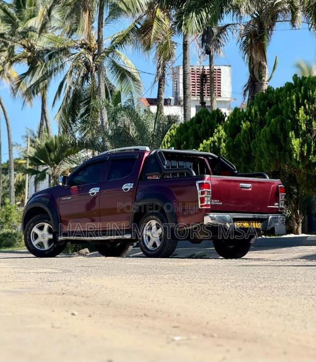 Isuzu D-MAX 2014 Maroon