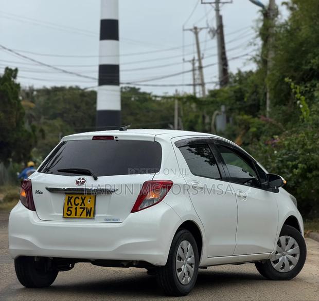 Toyota Vitz 2013 White