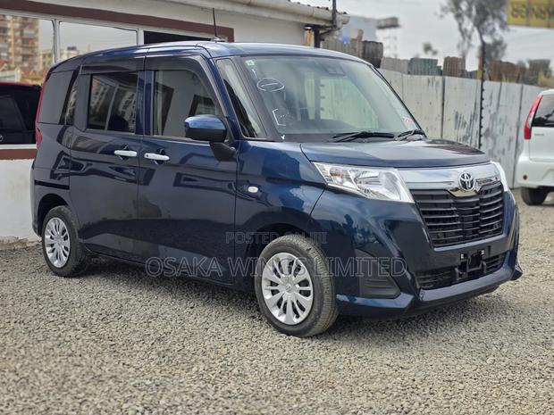 Toyota Roomy 2019 Blue