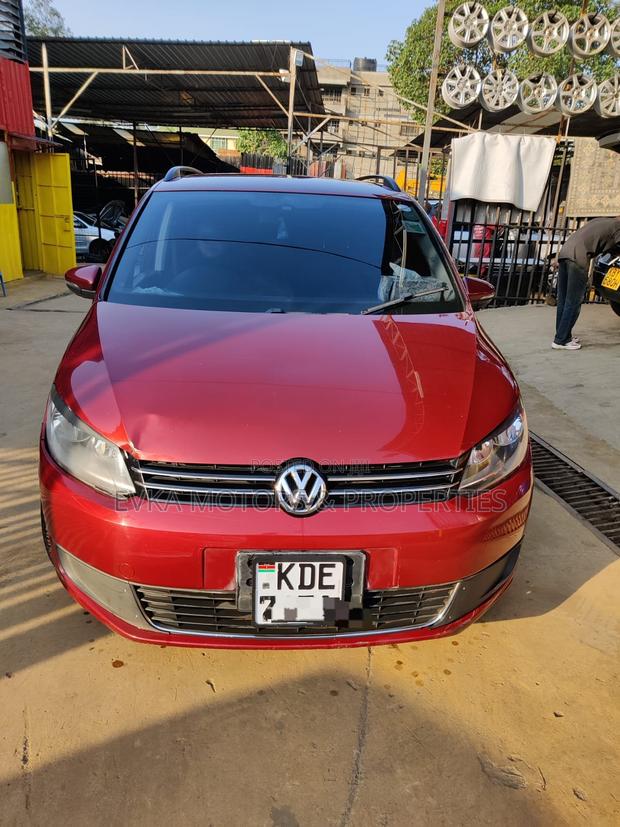 Volkswagen Touran 2014 Red