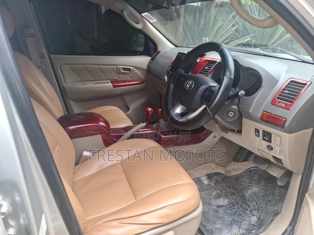Toyota Hilux 2010 Silver