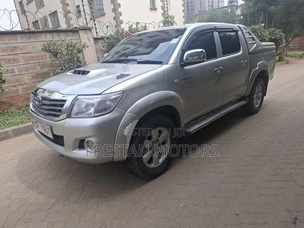 Toyota Hilux 2010 Silver