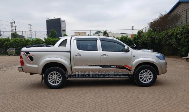 Toyota Hilux 2013 Gold