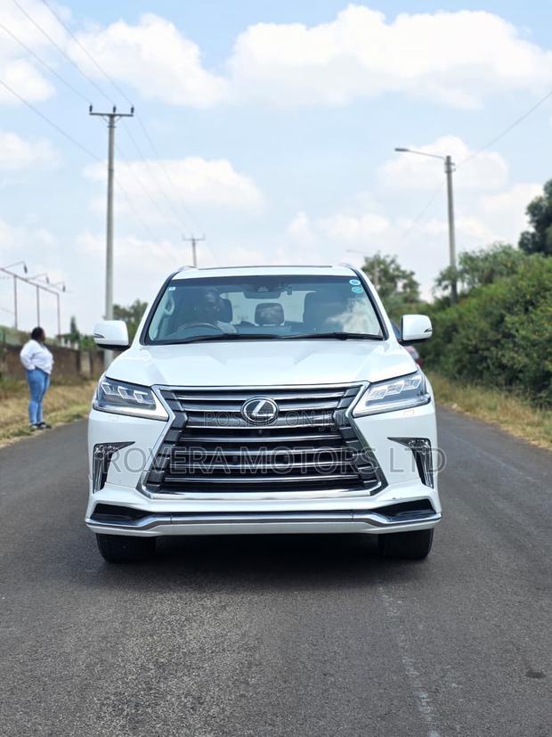 Lexus LX 570 AWD 2018 White