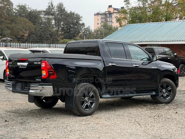 Toyota Hilux Revo Double Cab Deisel 2.4 AWD 2021 Black