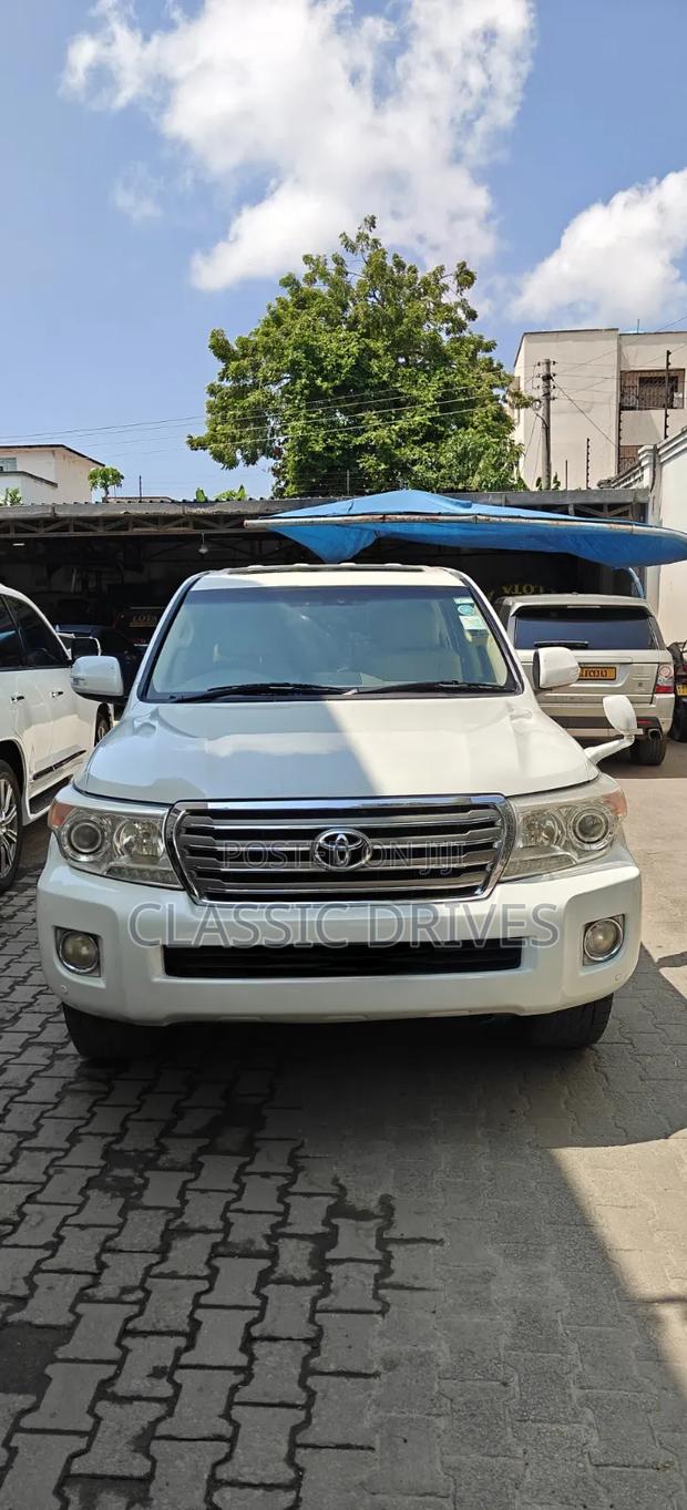 Toyota Land Cruiser 2012 White