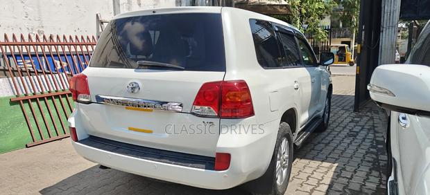 Toyota Land Cruiser 2012 White