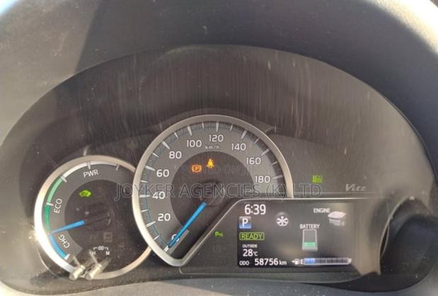 Toyota Vitz 1.5 FWD Hybrid 5dr 2019 White