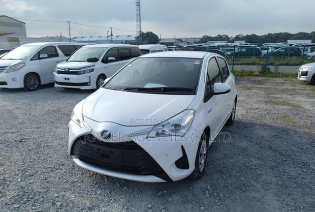 Toyota Vitz 1.5 FWD Hybrid 5dr 2019 White