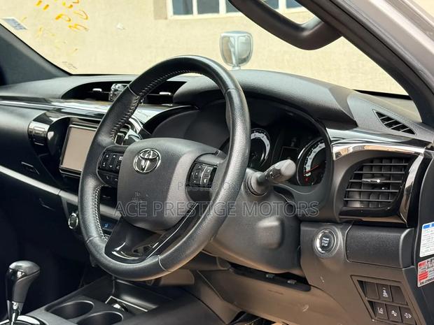 Toyota Hilux 2019 Gray