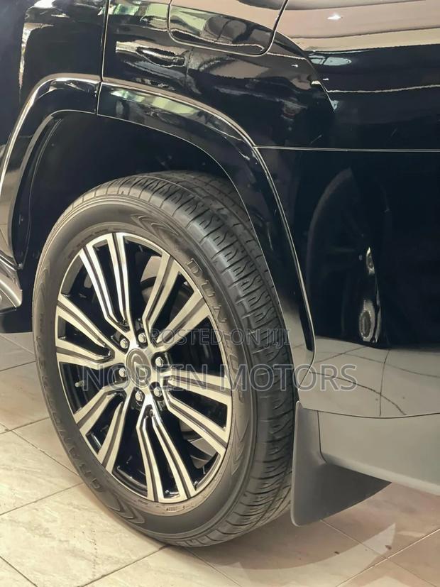 Lexus LX 2022 Black