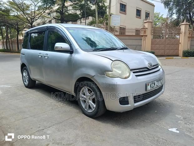 Toyota Sienta 2007 Silver