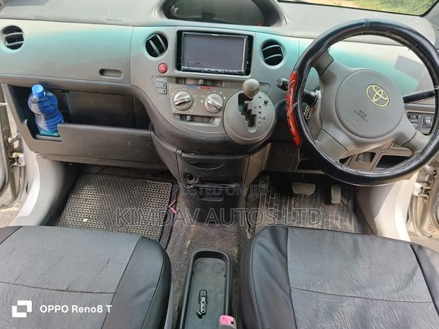 Toyota Sienta 2007 Silver