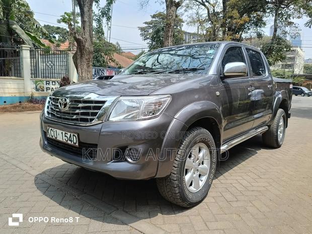 Toyota Hilux 2011 Gray