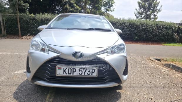 Toyota Vitz 2017 Silver