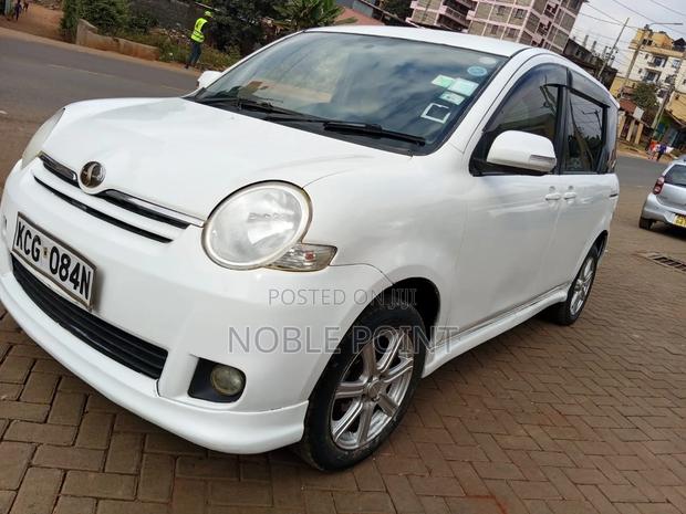 Toyota Sienta 2008 White
