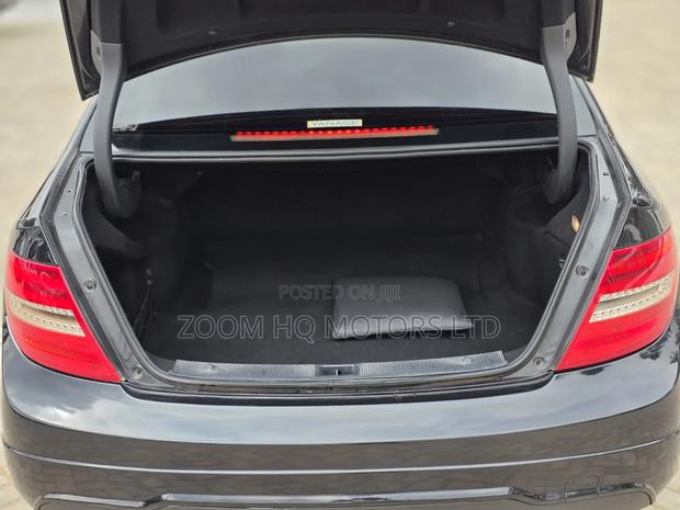 Mercedes-Benz C200 2012 Black