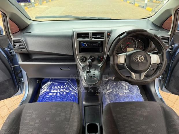 Toyota Ractis 2015 Blue