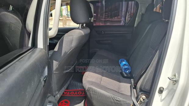 Toyota Hilux 2021 White