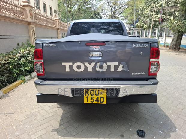 Toyota Hilux 2013 Gray
