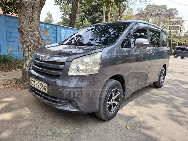 Toyota Noah 2008 Gray
