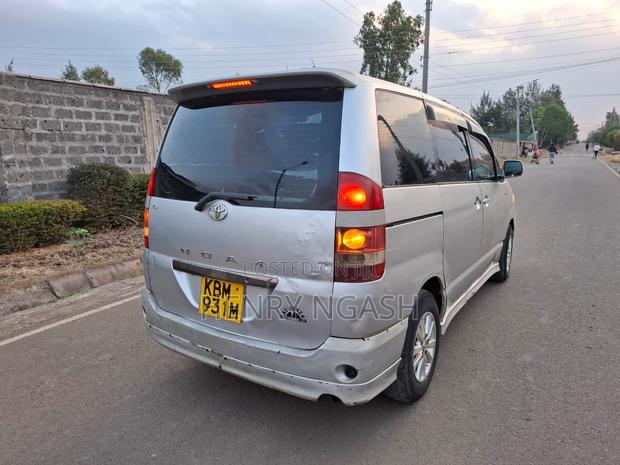 Toyota Noah 2003 Silver