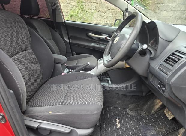 Toyota Auris 2010 Red