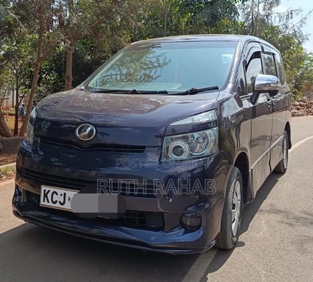 Toyota Voxy 2009 Blue