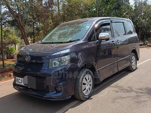 Toyota Voxy 2009 Blue