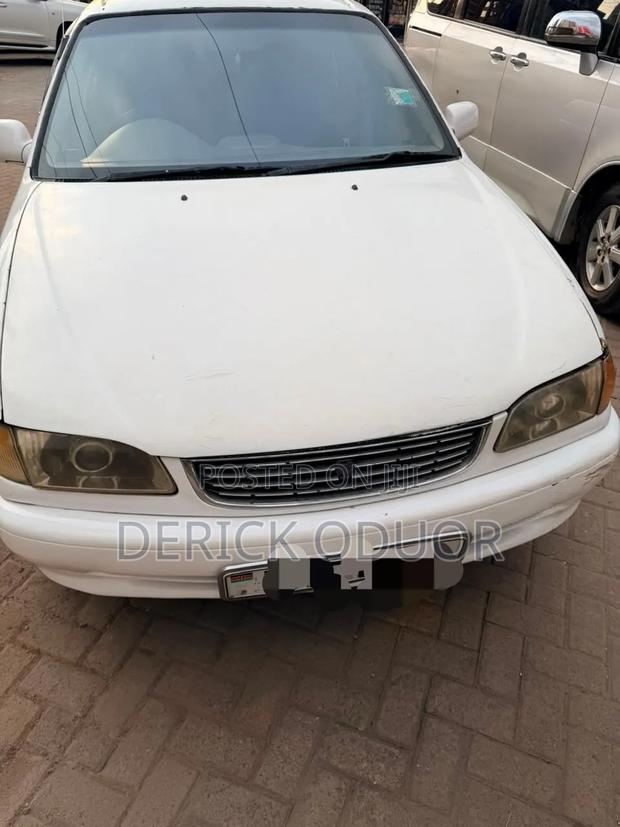 Toyota Corolla 1997 White
