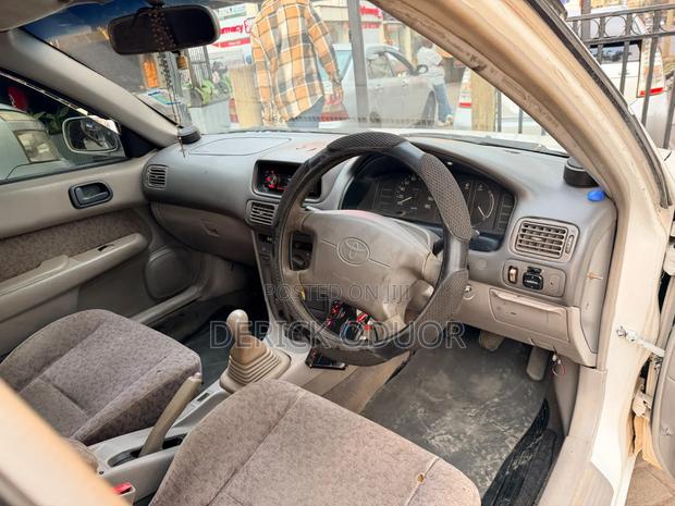 Toyota Corolla 1997 White