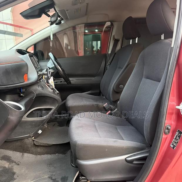 Toyota Sienta 2017 Red