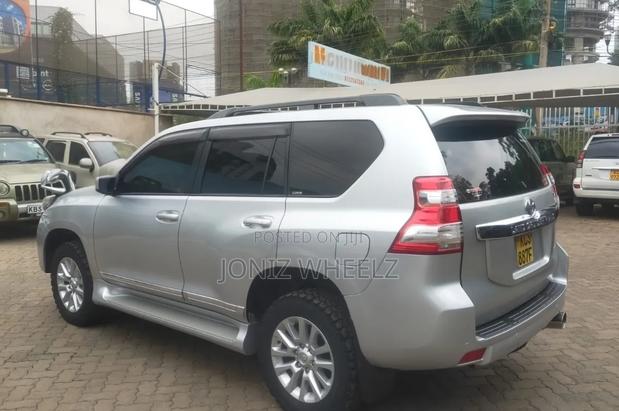 Toyota Land Cruiser Prado 2011 Silver