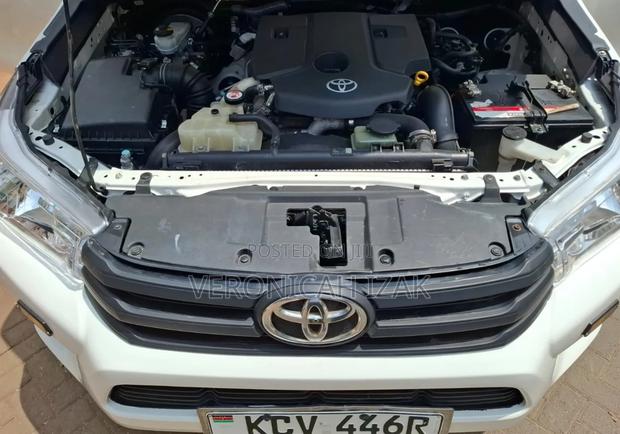 Toyota Hilux 2018 White