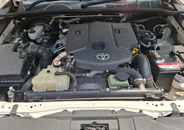 Toyota Hilux 2018 White