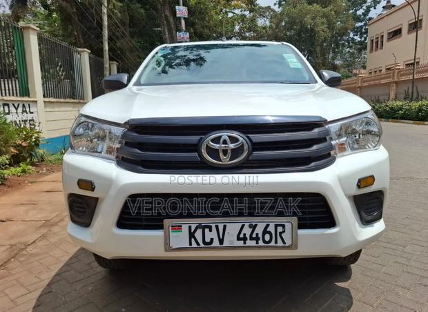Toyota Hilux 2018 White