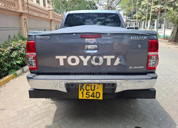 Toyota Hilux 2013 Gray