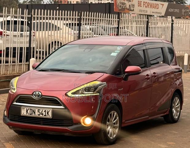Toyota Sienta 2017 Red