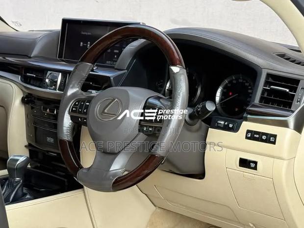 Lexus LX 570 AWD 2017 Ivory